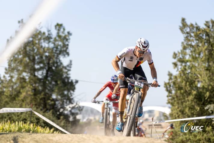   Georg Egger mischte lange in der Spitzengruppe mit, am Ende wurde er als Achter bester Deutscher und sagte: „Ich freue mich, dass ich auch mal wieder bester Deutscher bin. Ich glaube, dass mir das persönlich auch richtig gut tut. Die Strecke kam mir sehr entgegen. Daher war es mir wichtig, gerade auf einem solchen Kurs etwas abzuliefern, um mein Selbstvertrauen wiederzufinden.“