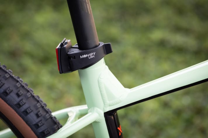   Additional lighting can be easily connected to the main battery via the Monkey Link mount.