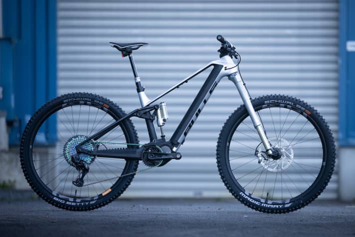   Special edition: The top version of the Sonic Evo is equipped with Intend suspension and radio gearstick.