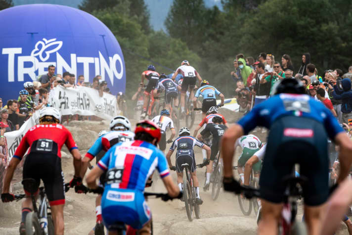   38 Herren starteten beim Short-Track-Rennen in Val di Sole, Manuel Fumic fehlte nach seinem Trainingssturz. Niklas Schehl belegte Platz 19.