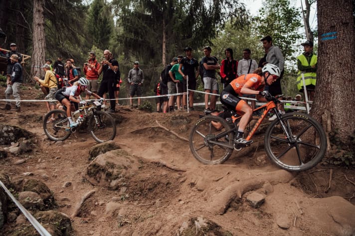   Anne Terpstra from the Netherlands was able to distance herself from her rivals from Switzerland - in the picture Jolanda Neff - and won silver at the World Championships.