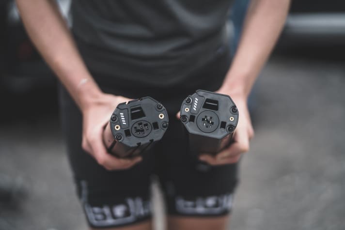 New battery, new connection: there is a new charger for the Powertube 750 (right). It is not compatible with the existing system.