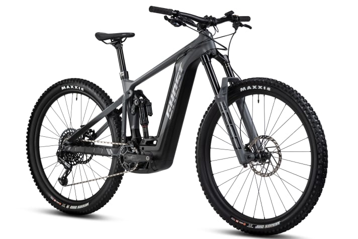   With slightly less suspension travel (160 millimetres) and a somewhat tamer geometry, the AM model of the E-Riot is aimed at demanding touring bikers.