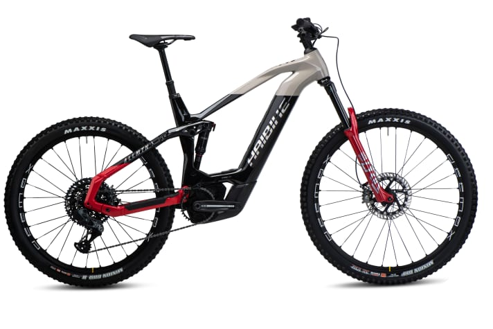   MX wheel mix, 160 millimetres of suspension travel and the new Bosch Smart System with 750 watt hours: the key data of the Haibike All Mtn CF promise long-lasting riding fun for touring riders and enduro bikers.