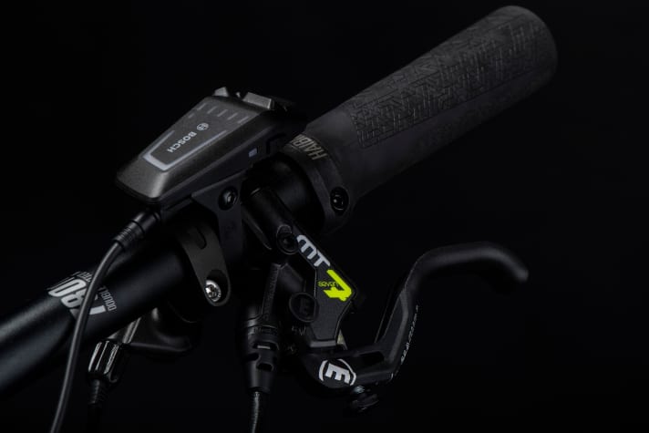  The new control unit: The support levels and battery status are displayed on the LED remote using coloured LEDs.