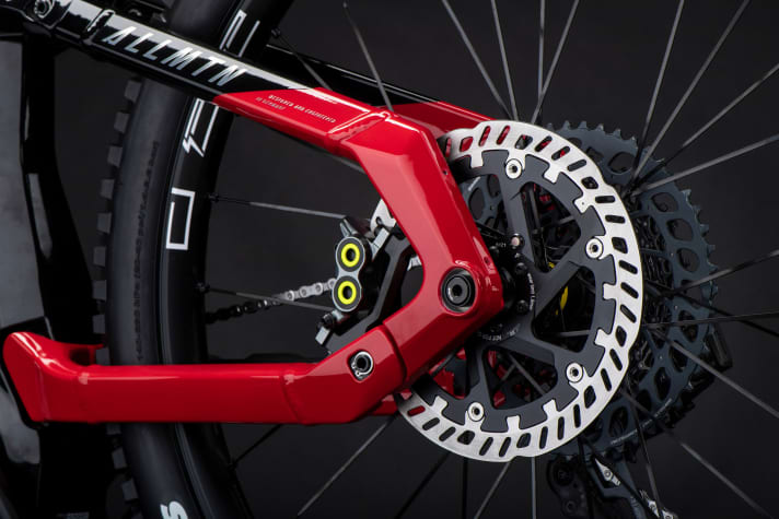   Die Scheibenbremsenaufnahme am Heck ist auf 200er-Scheiben ausgelegt. So fallen nervige Adapterlösungen weg. Kleinere Scheiben machen an einem E-Bike dieser Klasse ohnehin keinen Sinn.