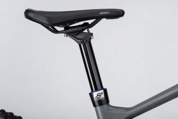   Die Top-Modelle setzen auf die integrierte <a href="https://www.bike-magazin.de/mtb_news/teile_zubehoer/continental-bike-festival-willingen-2019-eightpins-ngs-2" target="_blank" rel="noopener noreferrer nofollow">Vario-Stütze von Eightpins</a> . Der Vorteil: Das gute Stück gibt den gesamten Hub von der Sitzhöhe bis zur Sitzrohrkante frei.