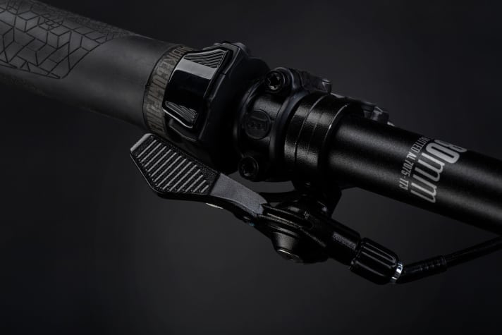   Die neue Bedieneinheit von Yamaha ist super minimalistisch und sitzt direkt am Lenker.