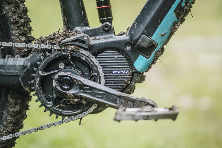 The basic requirement for the slim frame design of the Bulls Sonic with long battery is the compact Shimano EP8.