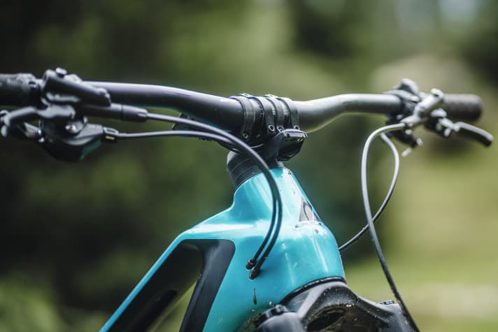 The cable of the Bulls display runs through the specially developed stem. A suitable front light can be clicked onto the Monkey Link bracket, which draws power from the main battery.
