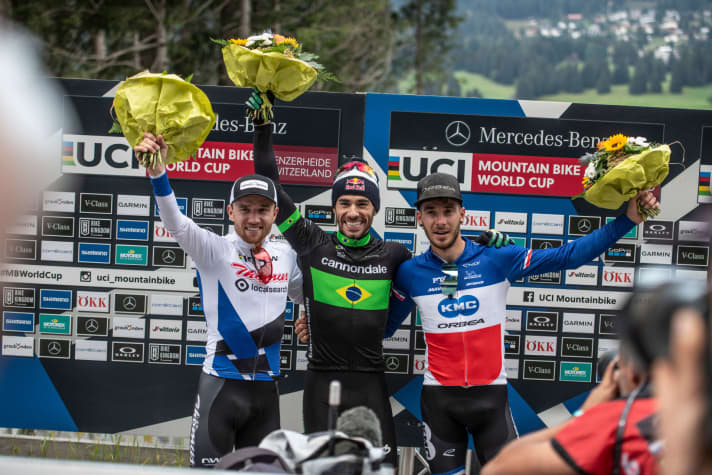   Das Short-Track-Podium bei den Herren: Flückiger, Avancini und Koretzky (von links).