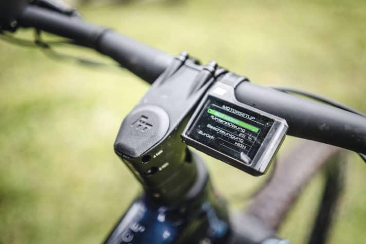   Spannendes Feature: Die Unterstützungsstufen lassen sich direkt über Display und Remote feintunen, ganz ohne App. Das Display sitzt gut geschützt hinter dem Lenker.
