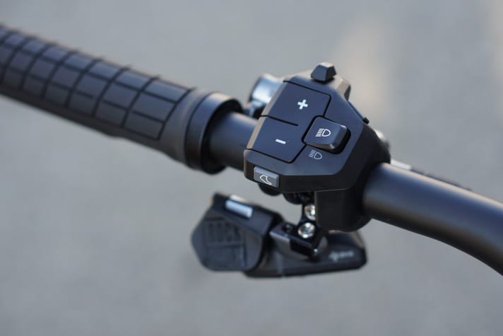   Die Bedienung läuft über die Remote-Einheit, die ebenfalls aus dem FIT-Sortiment stammt.