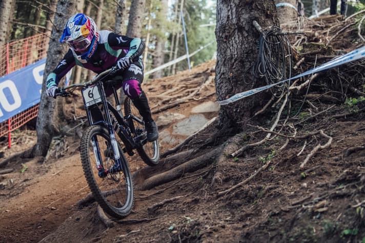   Frenchman Loic Bruni finished second, 0.197 seconds behind his compatriot. The best German was Max Hartenstern in 21st place.