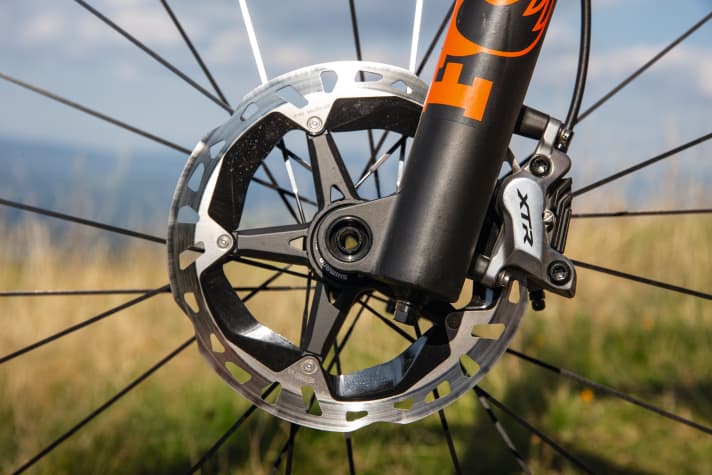   The Shimano XTR brakes come with 180 mm discs at the front and rear.