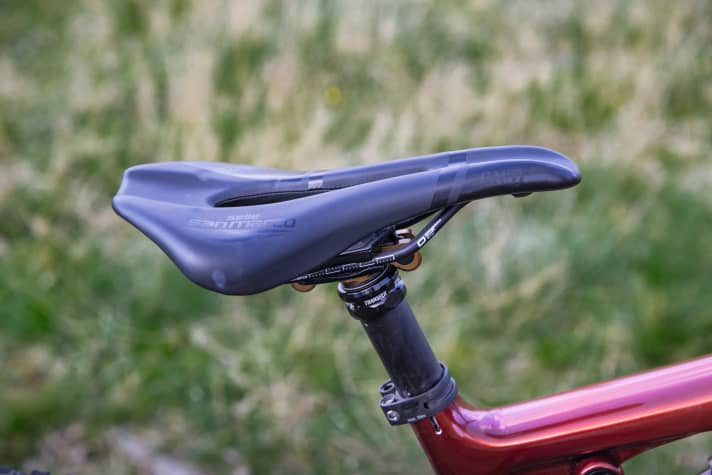   KTM Prowler Exonic: The saddle with the sharp edge at the rear would cut a better figure on a road bike.