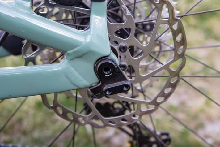   An den Adapter in der Hinterradachse lässt sich ein Seitenständer montieren.