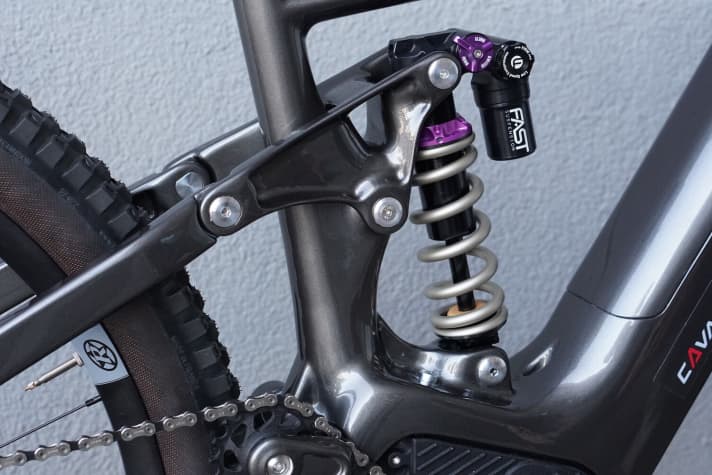   Steel spring dampers are intended to give the rear the necessary sensitivity. Cavalerie intends to use European suppliers for the add-on parts.