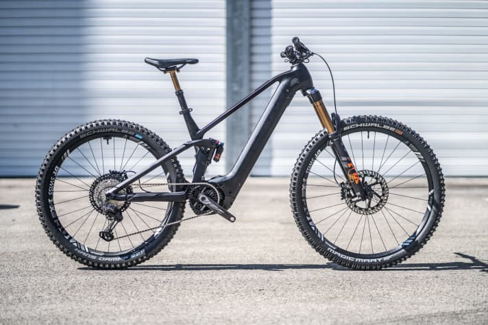   The Xyron Carbon MX is the version for trail fans. The MX wheel mix and 160 mm suspension fork are designed to provide even more downhill power and liveliness.