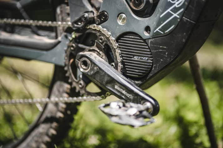   Drive assistance is provided by the Shimano EP8.