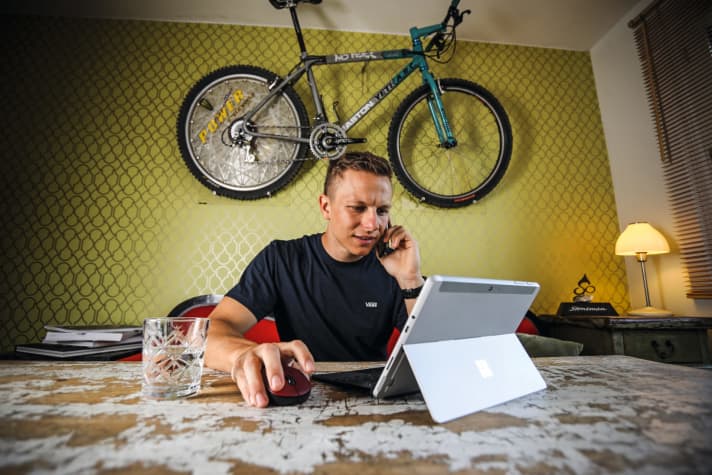 Neue Bikes sind Mangelware. Wir zeigen, was der Gebrauchtmarkt aktuell hergibt, und was Sie bei Secondhand-Bikes beachten sollten. Seite 58