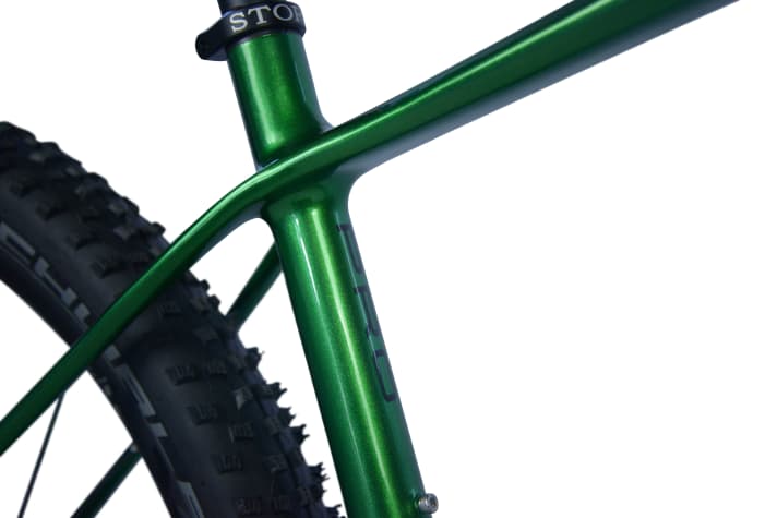   Die flachen Sitzstreben und der Sitzknoten sollen dafür sorgen, dass der Rebel-Rahmen steif ist, aber gleichzeitig vertikal flexen kann.