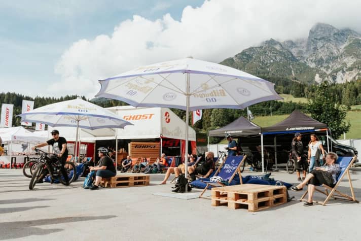   Strahlender Sonnenschein, sommerliche Wärme, ein Panorama wie aus dem Bilderbuch und hunderte fröhliche Besucher: Besser hätten die Bedingungen für den heutigen Auftakt des Continental BIKE Festivals Saalfelden Leogang 2021 nicht sein können.  