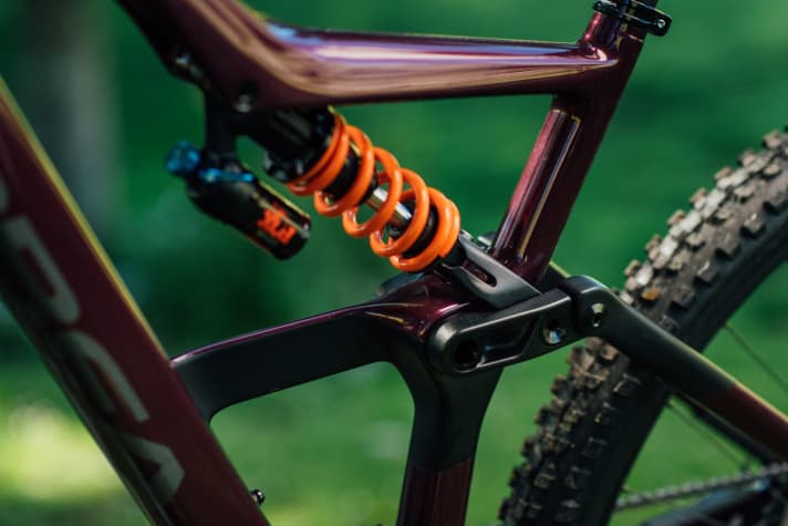   The new rocker switch allows the suspension travel to be adjusted by varying the damper stroke. The Occam LT uses air or steel spring dampers, both with 150 millimetres of spring travel.