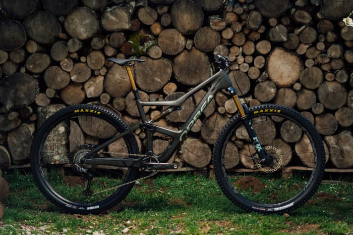   Das Topmodell Occam M-LTD (nicht als LT verfügbar) dürfte deutlich unter 13 Kilo wiegen und sportliche, trailverliebte Touren-Biker glücklich machen. Preis: 7999 Euro.