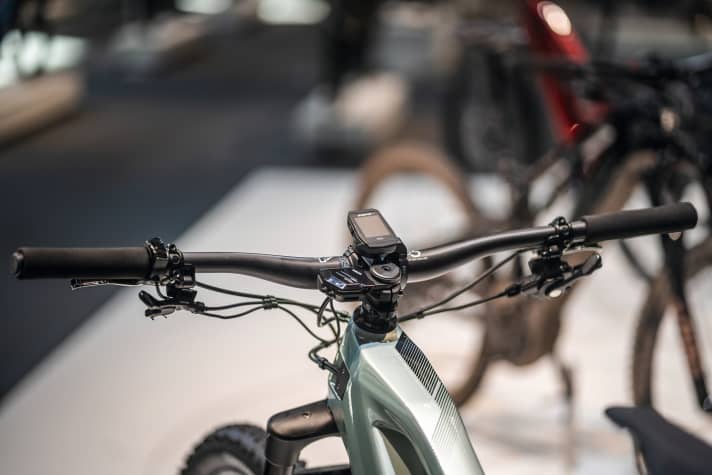   The pilot can choose between four support levels on the minimalist control unit of the R Raymon Air Ray. Eco-Plus, Eco, Standard and High are designed to provide the right amount of thrust for every riding situation. There is also an automatic mode that automatically selects the right level of assistance.