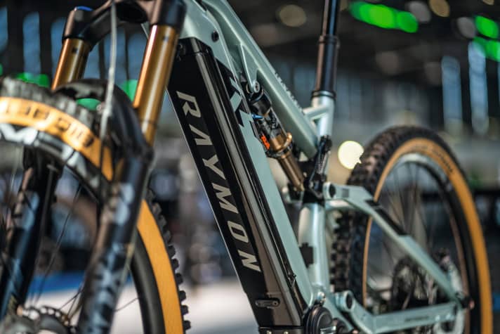   Schön und gut: Der neue Alu-Rahmen des Trail Ray sieht nicht nur schick aus, sondern hat auch Platz für den 835-Wattstunden-Akku von Simplo.