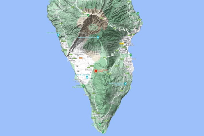   Die Stelle des Vulkanausbruchs ist rot markiert. Der Lavastrom fließt zwischen Los Llanos und Puerto Naos nach Westen Richtung Meer.