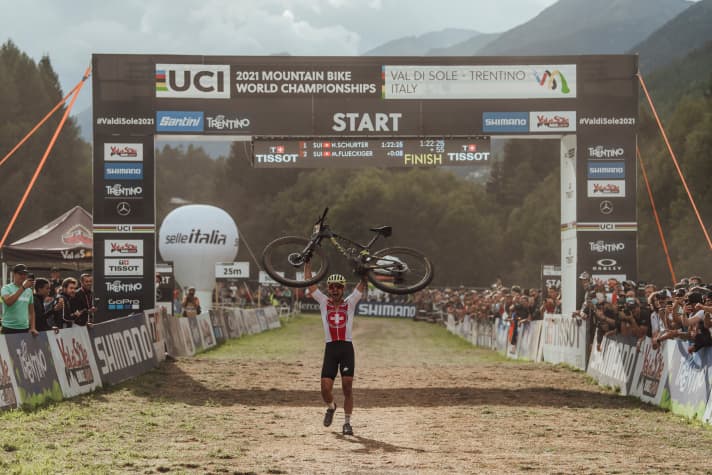  Im Vergleich zu XC-Rennen muss Weltmeister Nino Schurter bei der Marathon-WM drei bis vier Mal so lange im roten Bereich fahren. Dass er das kann, hat er bei seinen zwei Cape-Epic-Siegen bewiesen.