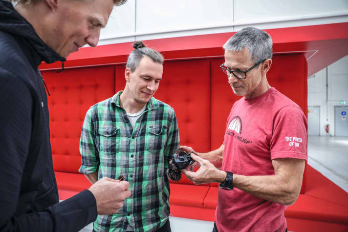 Schmidt, Kölsch and Büttner discuss gearshift rollers made from bio-polymer.