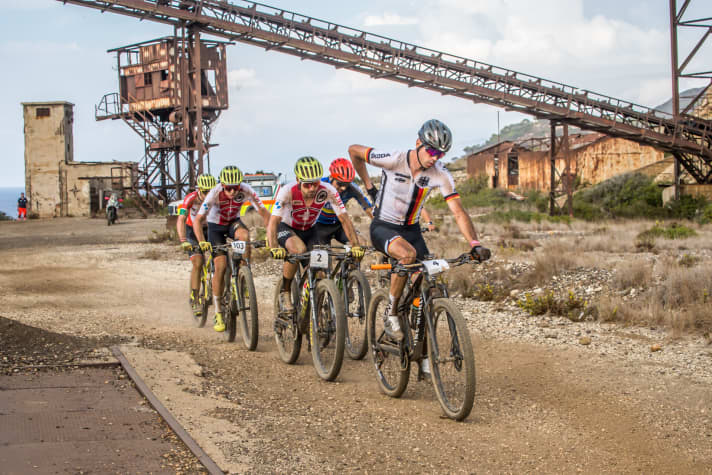  Andreas Seewald demonstrated right from the start that he is one of the strongest. In the first two hours of the race, XC specialists Frischknecht and Schurter were also at the front.