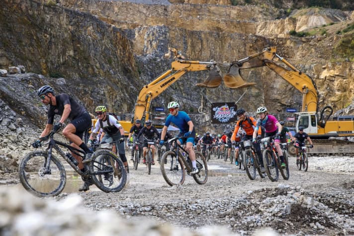 Red Bull Radical: Ein Cross-Country-Rennen mit Hindernis-Parcours? Klar, dass wir da live vor Ort waren. Seite 112