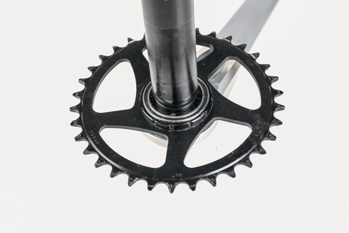   Handelsübliche Kettenblätter mit Cinch-Aufnahme (Race-Face-Standard) lassen sich einfach auf dem Freilauf montieren. Der Freilaufmechanismus hat ein extrem kleines Baumaß.