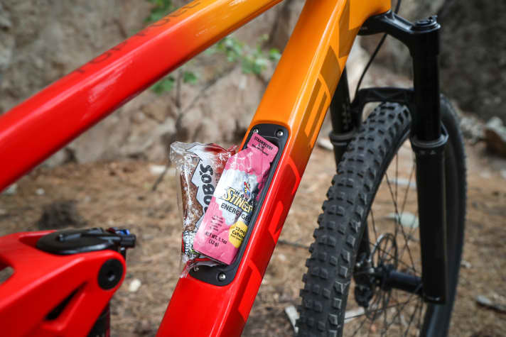   All Top Fuel models have a storage compartment in the down tube. In addition to tools and spare parts, there is also space for bars and gels.