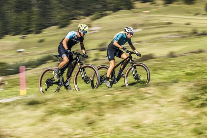   Corratec Revo Bow (im Foto rechts)