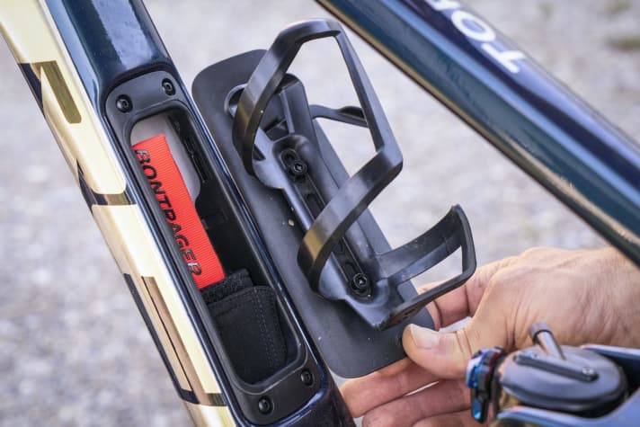   Useful, but heavy: The hole in the down tube provides storage space, but significantly increases the frame weight.