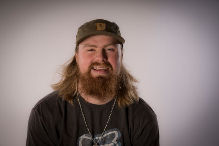  Brage Vestavik ist der angesagteste New-School-Shredder auf diesem Planeten. Wer sein X-Games REAL Edit gesehen hat, weiß, Brage kombiniert dicke Sprünge gerne mit krassen Tricks. Wenn Brage es mit seinem Holzfäller-Style ins Ziel schafft, dann hat er gute Chancen aufs Podium oder noch mehr. Es ist Brages erste Rampage-Teilnahme. Wir drücken Brage die Daumen.