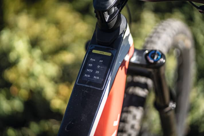   The 3.2-inch touch display on the Forestal Siryon is seamlessly integrated into the top tube and, in addition to the support levels and range, also has features such as navigation, power meter and can also be paired with Strava. There is even a chat function that connects you with support in the event of technical problems.