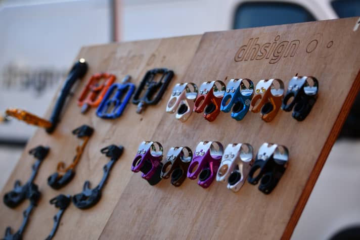 Matching the custom Chameleon: the colourful stems, chain guides and pedals from Dhsign.
