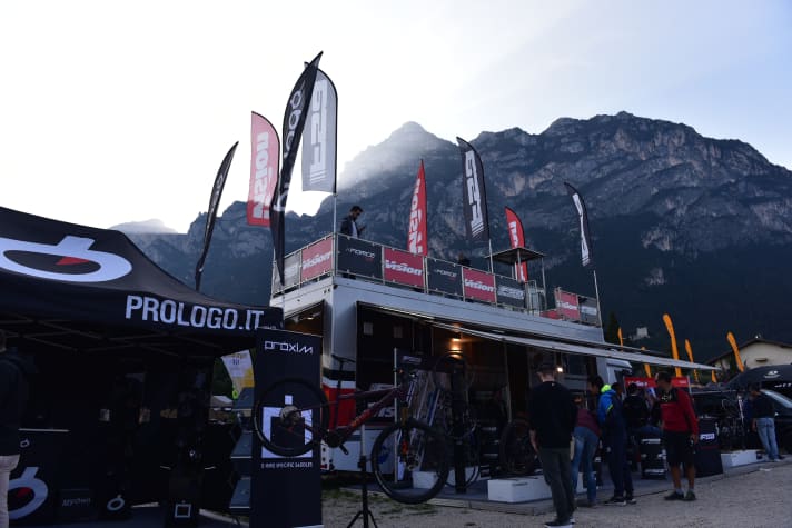 Would you rather look at the stalls or at the magnificent mountain scenery?