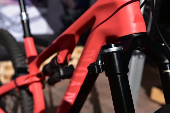 ...but also the <a href="https://www.bike-magazin.de/mtb_news/teile_zubehoer/rockshox-flight-attendant-elektronisches-automatik-fahrwerk" target="_blank" rel="noopener noreferrer nofollow">new Flight Attendant suspension from Rockshox</a> is available from Canyon.