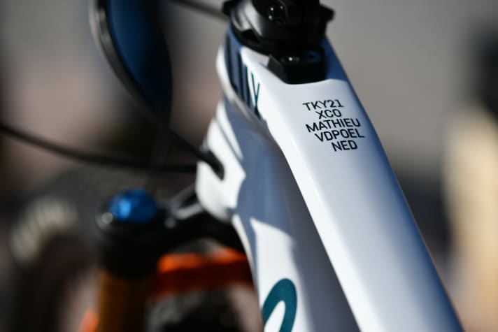 Bei Canyon kann man nicht nur das Racebike von Mathieu van der Poel bestaunen...