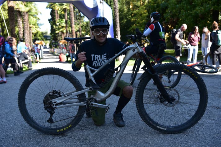 Jens Häussler from Alutech rides the Ronda Grande (60 km/2400 m) in 4:30 hours on the Sennes Enduro.