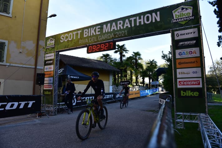 Early risers: The first finishers of the Ronda Piccola crossed the finish line at half past nine.