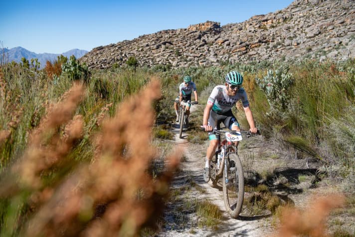   The Bora-hansgrohe pros Ben Zwiehoff (front) and Lennard Kämna are taking it easy. Today, the German road duo finished in 28th place, 41 minutes behind the winners.