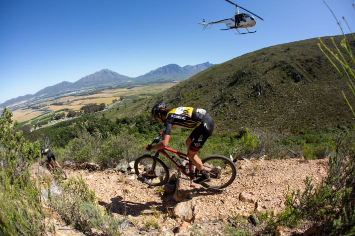   Im Old Wagon Trail setzten sich Jordan Sarrou und Matt Beers von Canyon Northwave entscheidend ab.